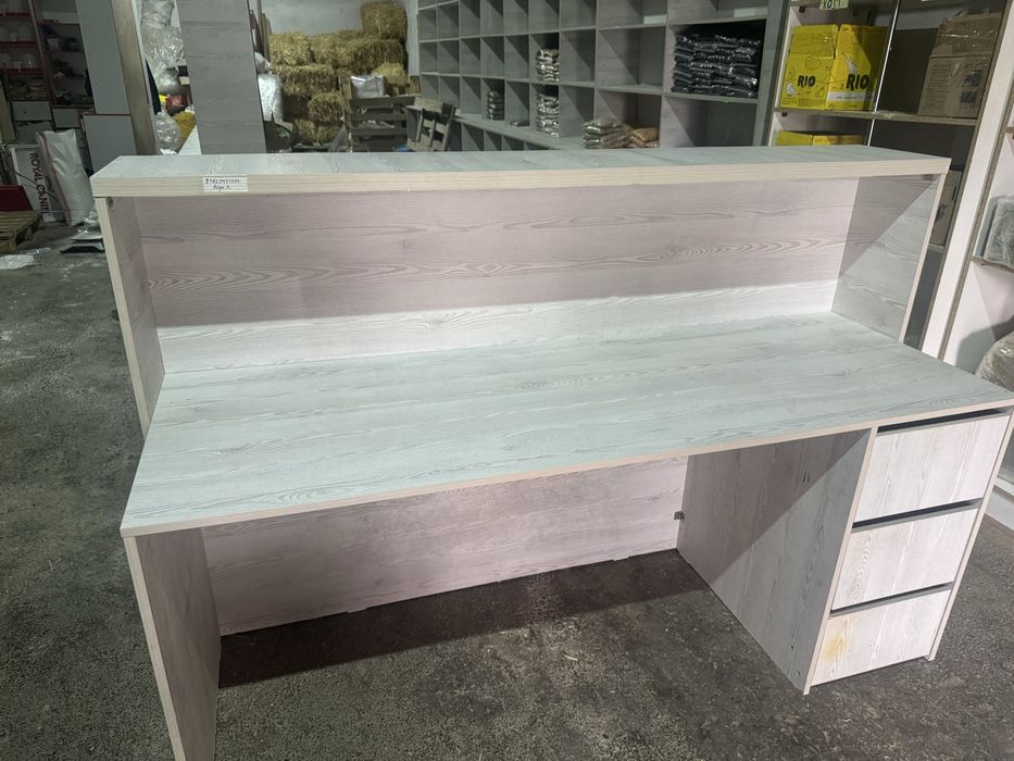 Продаются полки с ресепшеном