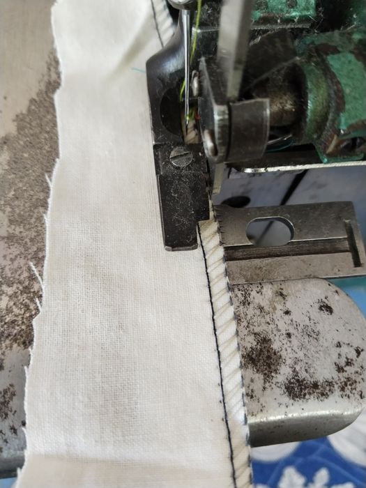 Оверлог б/у ..в рабочем состоянии