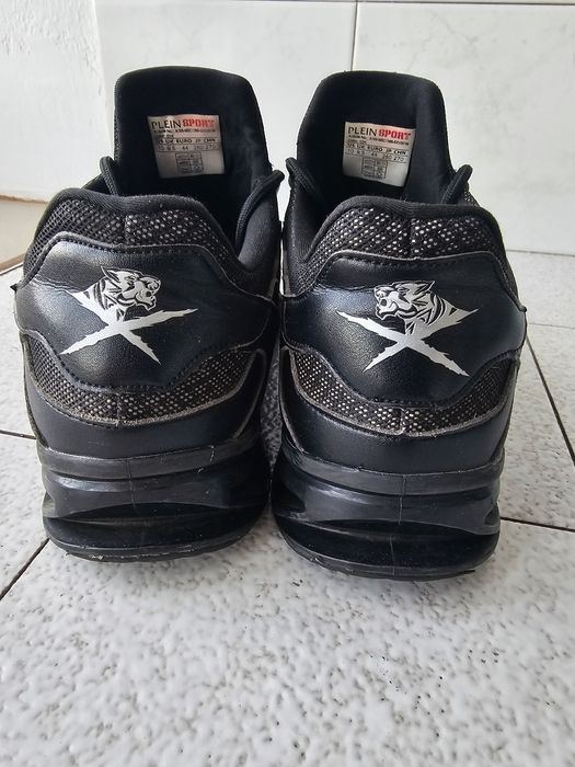 Plein sport tiger attack