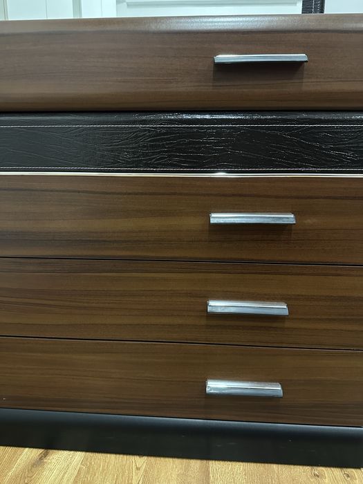 Комод деревянный с зеркалом