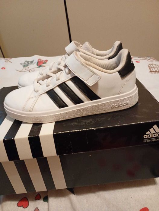 Pantofi sport Adidas nr.32