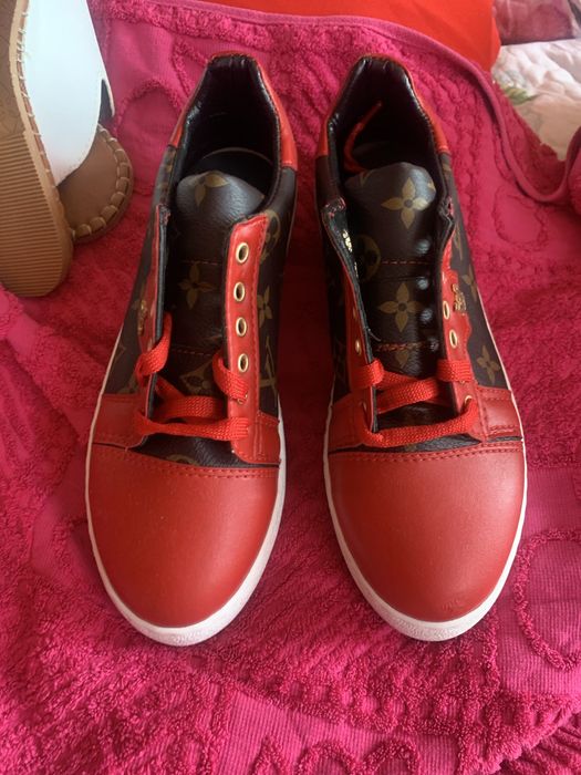 Женская обувь  Louis Vuitton спортивная. 37 размер.