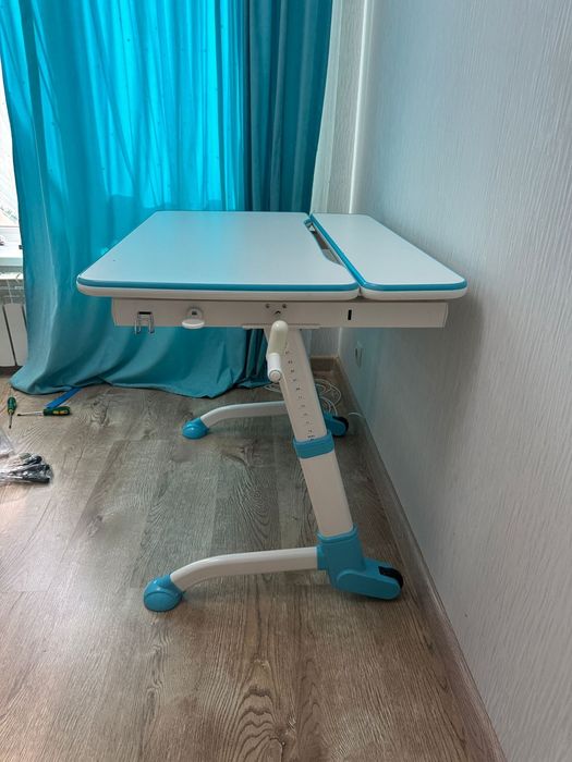 Парта для школьника