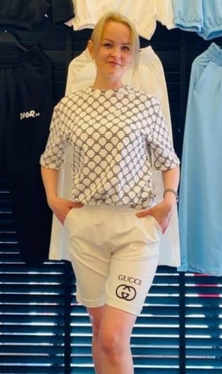 Продаю спортивные костюмы