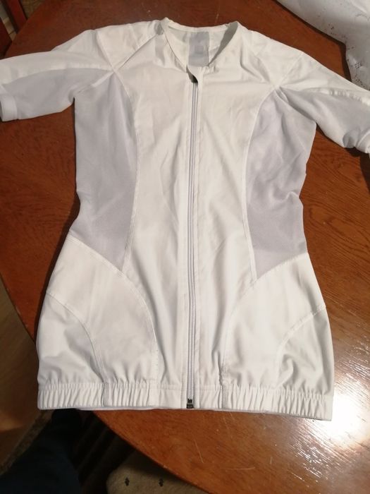 Компресивна тениска на фирма Medi