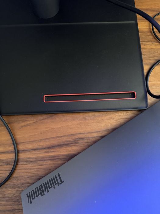 Monitor 5k Lenovo 39,7” 98% DCI-P3 și 99% sRGB, pe 10 biți pentru edit foto/video