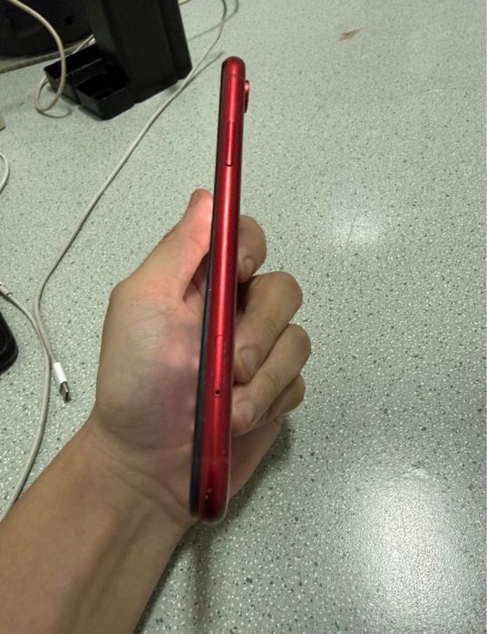 iphone xr RED 64 gb