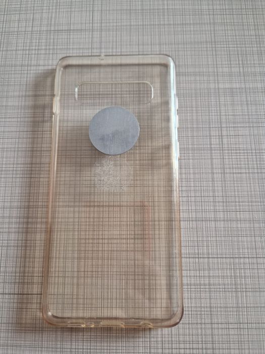 Чехлы на телефон