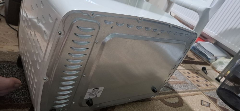 Cuptor electric din  italia 42litri folosit ocazional.