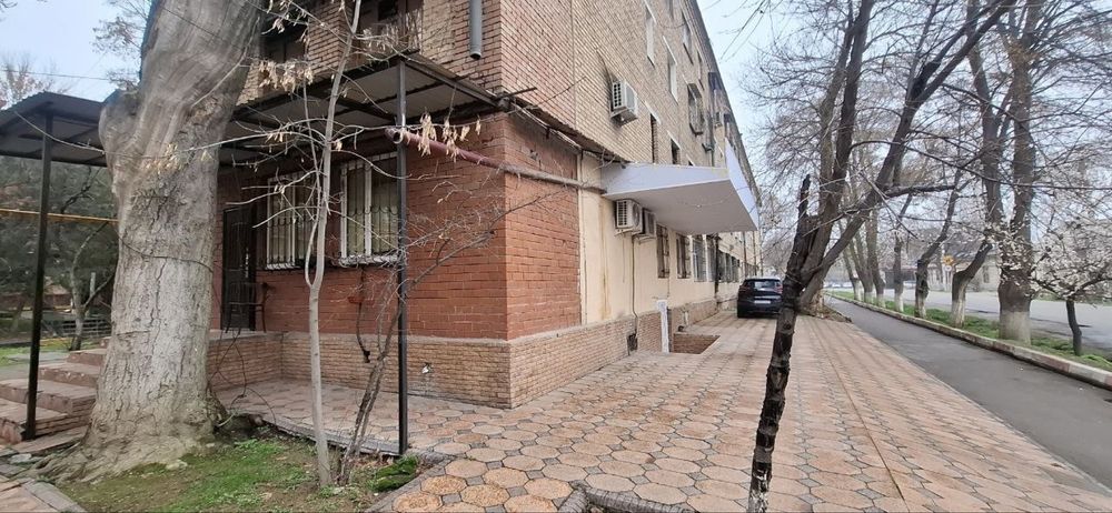 Без Маклера! Чиланзар 8 кирпич 2х комнатный срочно СДАЮ