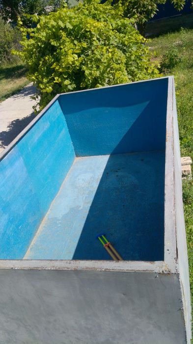 Продам бассейн бак 2в