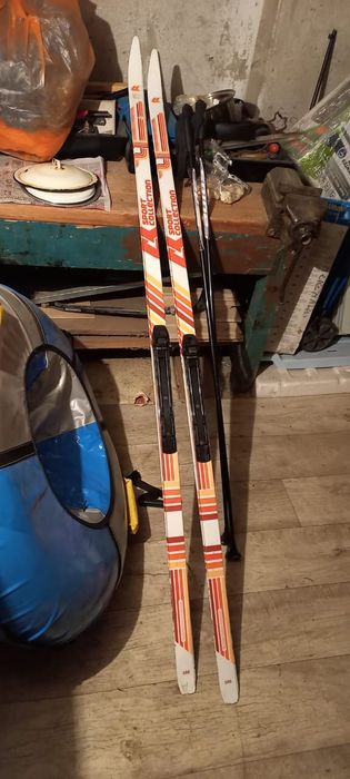 Лыжи                  .