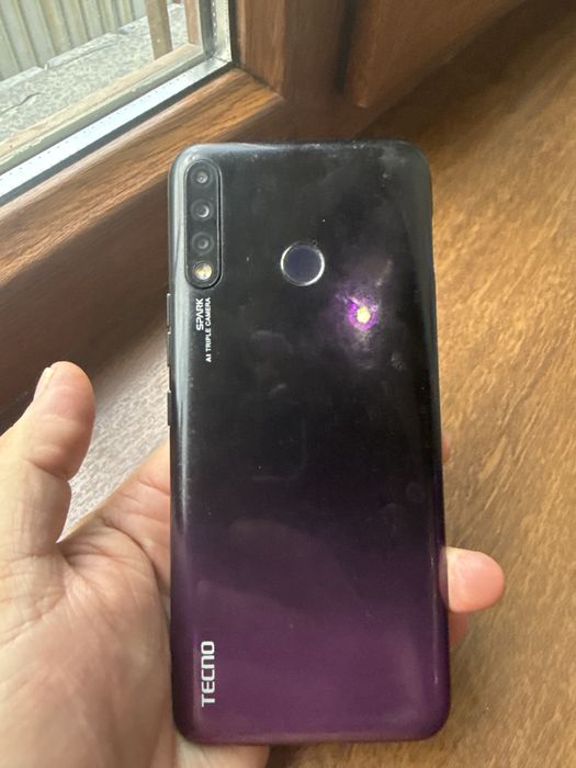 Телефон Tecno Spark