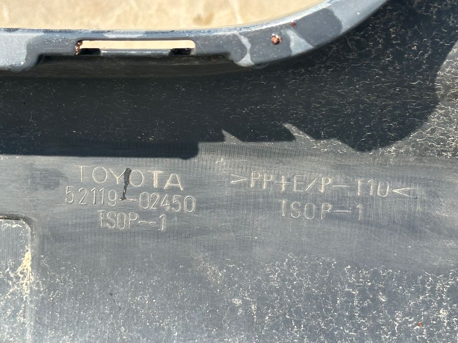 Toyota Corolla E120 Бампер передняя