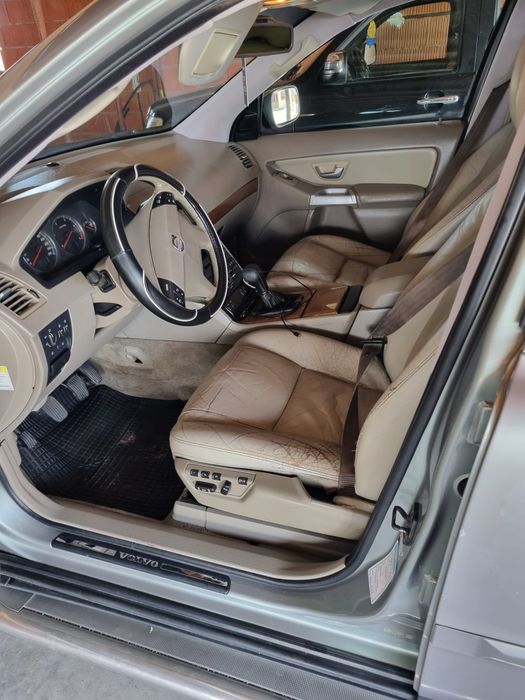 Vând  Volvo XC90