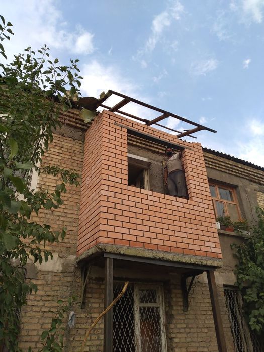 Кладка и ремонт балконов установка новые рамы решотки козерки