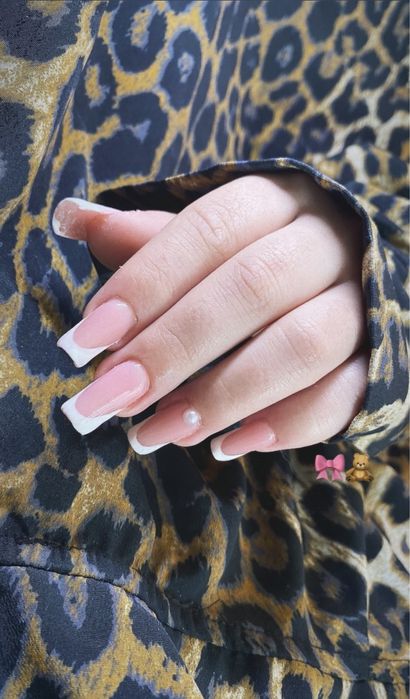 Unghi cu gel va astept fetelor