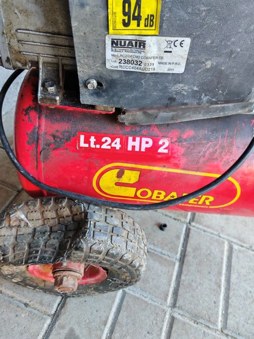 Compresor 24 litri funcțional.