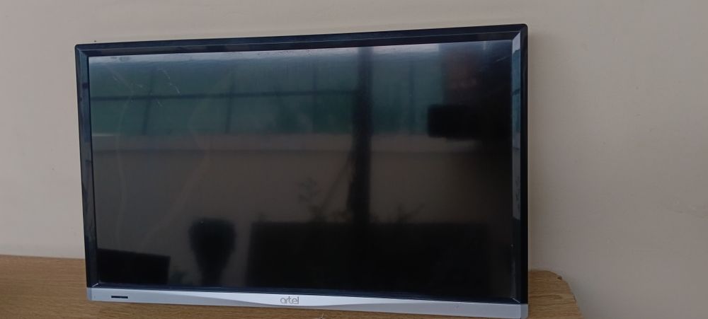 Телевизор Artel..