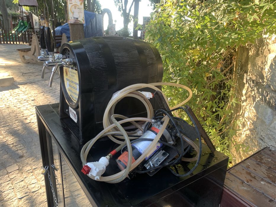 Диспенсър за наливно вино