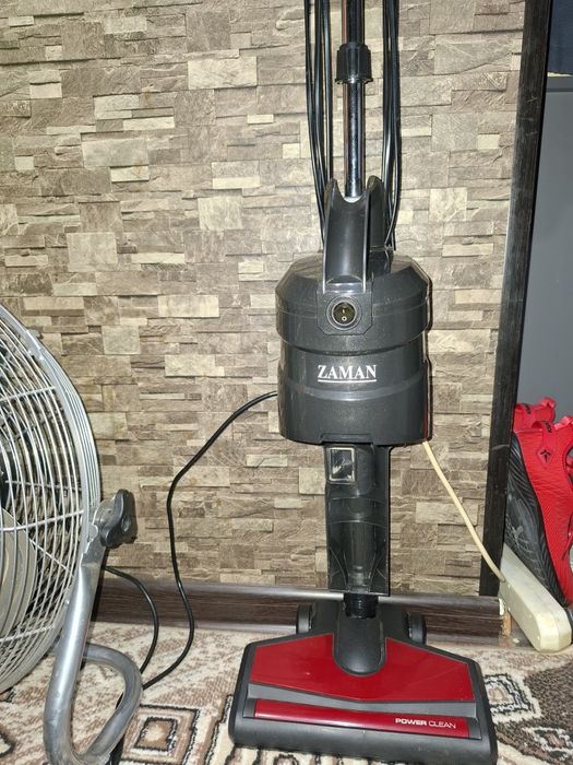 Продам пылесос на гарантии.