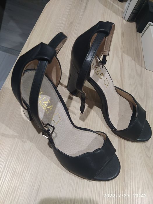 Дамски сандали на ток