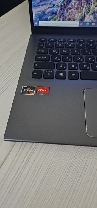Ноутбук Asus (Ryzen 3)