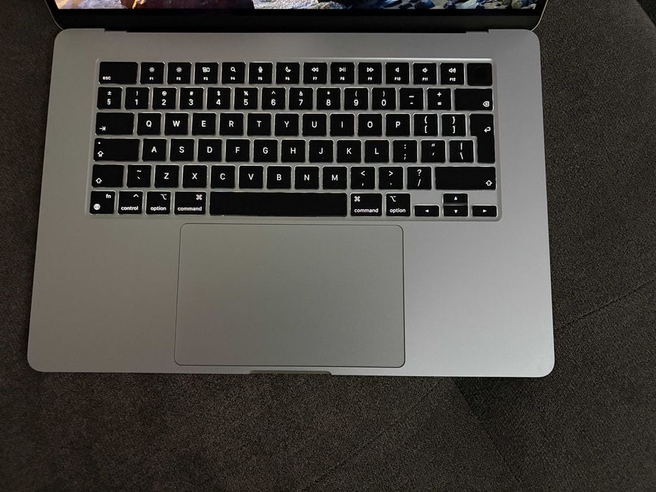 Apple Macbook Air 15 M3 24 GB Ram 512 Disk Гаранция към Apple
