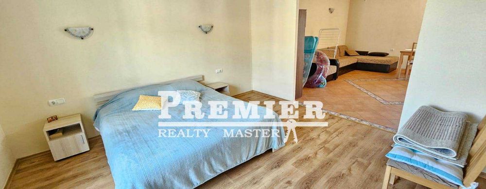 Продава се Двустаен апартамент в к.к. Елените - 71 кв.м за 817 €/кв.м - Снимка #1