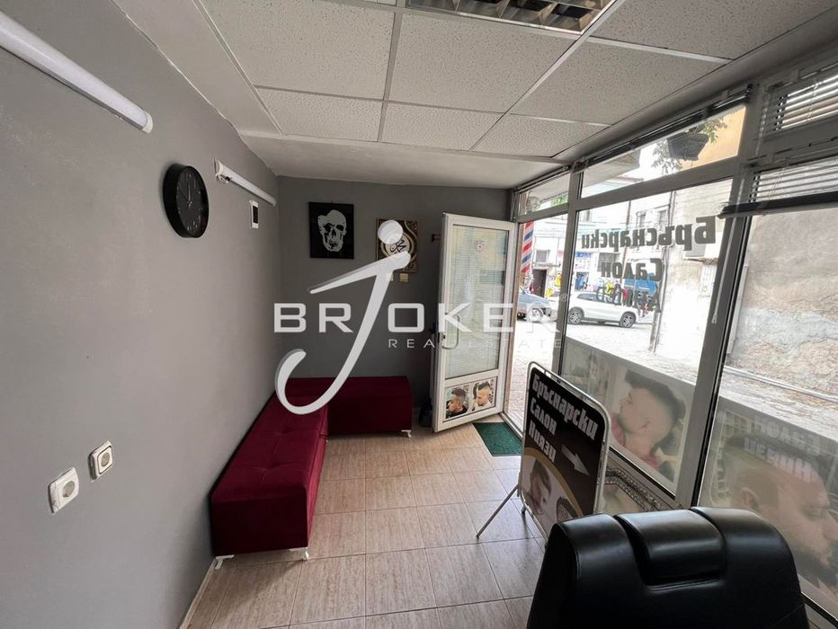 Дава се под наем Магазин в Кърджали, Център - 10 кв.м за 153 € - Снимка #1