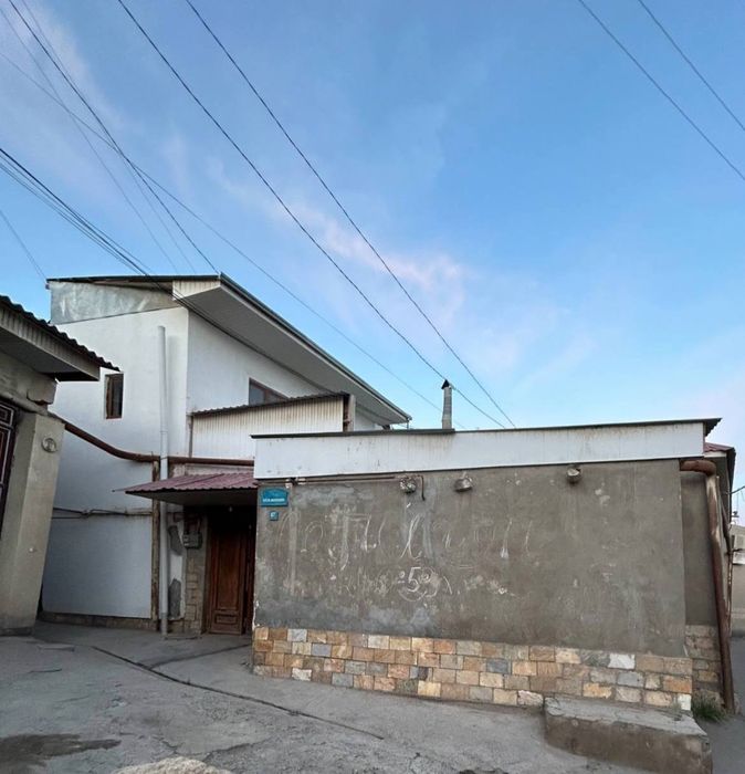 Pradoyotsa dom v starom gorode v tsentre goroda