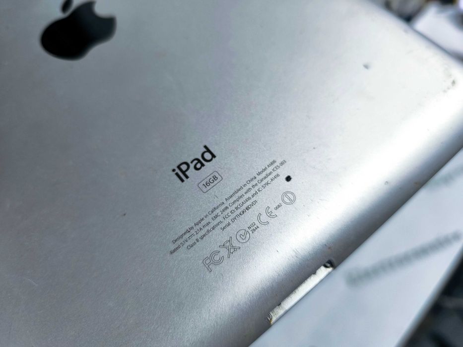 Lot 9 iPad-uri functionale dar cu display spart —  piese / reparații