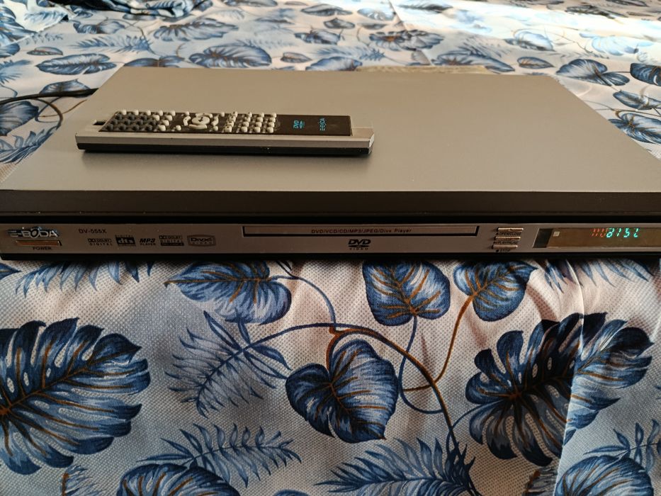 Dvd player E-Boda DV555x,cu toate accesoriile telecomanda, cabluri