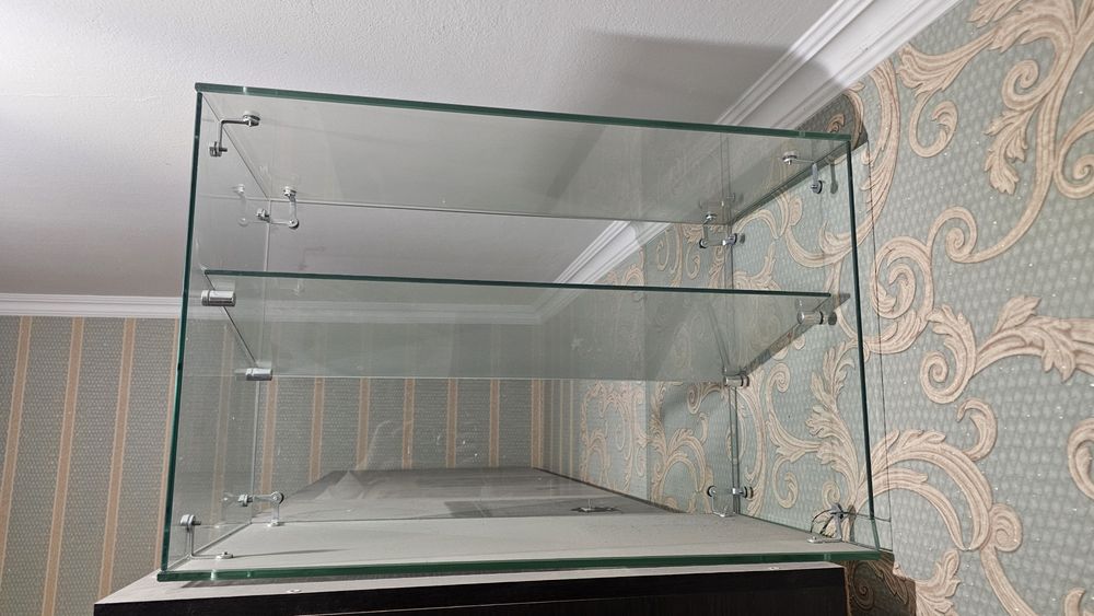 Витрина стеклянная полка стеллаж 5000тг