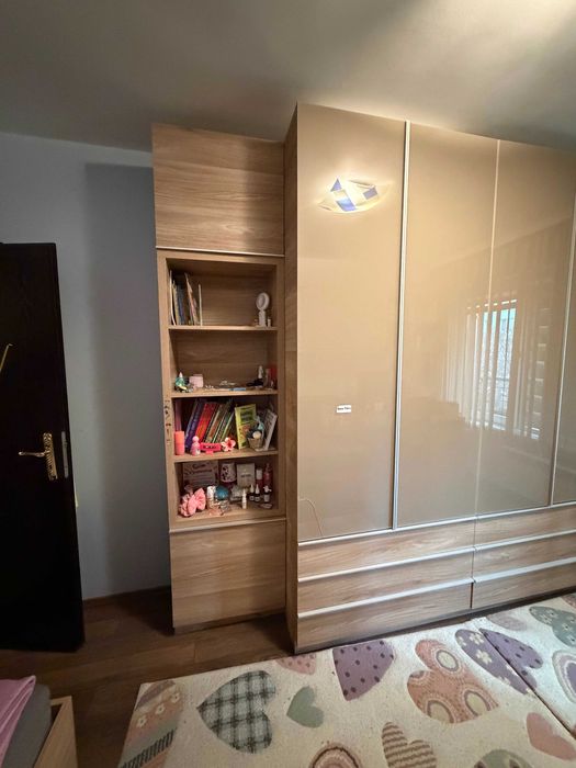 Комплект обзавеждане за детска стая (гардероб, легла, бюро и секция)