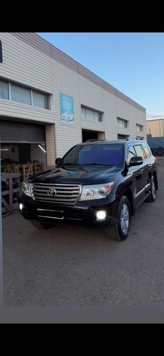Аренда Toyota Land Cruiser 200 с водителем