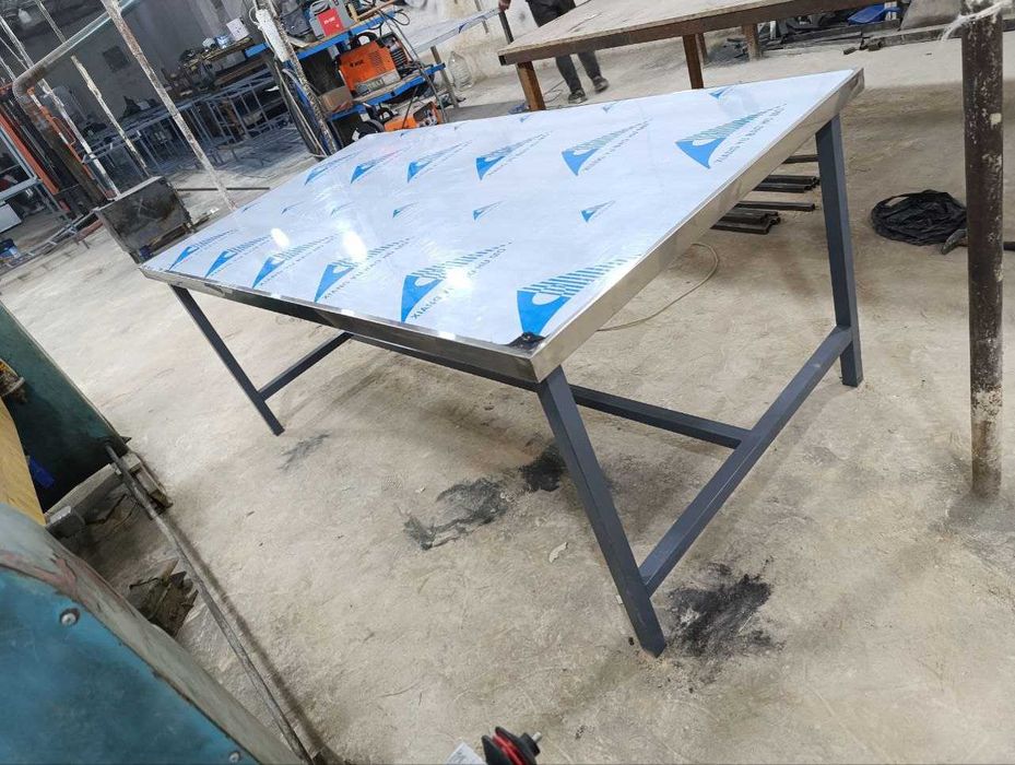 Нержвика стол из прочнох материалов