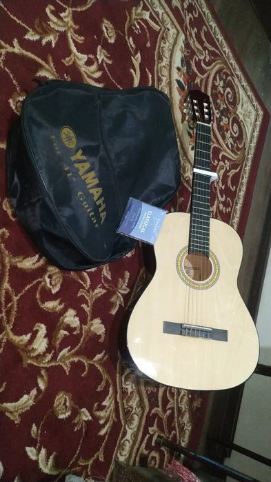 Classic gitara razmer 39 strunalari yangi