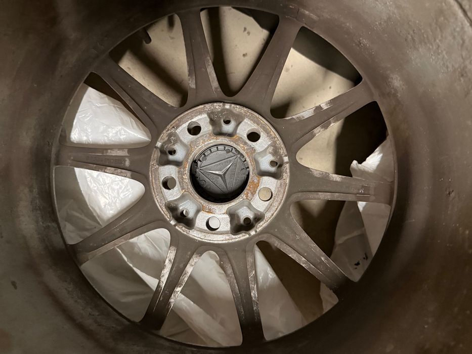 Зимни Гуми с оригинални джанти 235/65 R17 Mercedes SUV