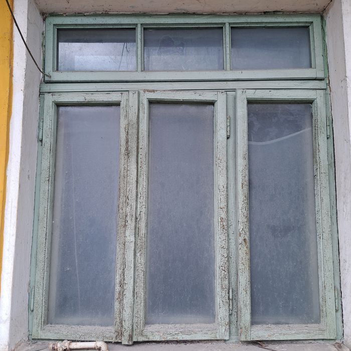 Vand tâmplărie în stare foarte bună rustic