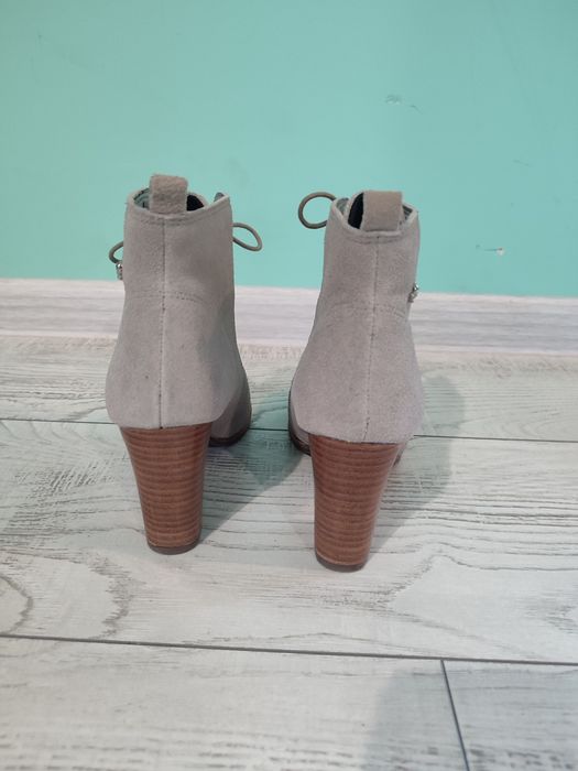 Cravo Canela Светло сиви велурени боти