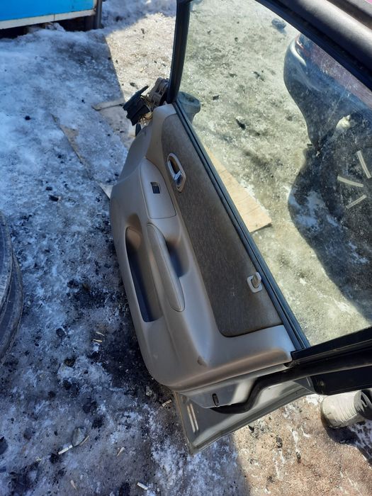 Двери мазда премаси