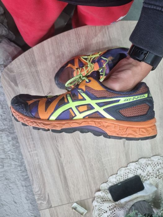 Asics обувки за спорт