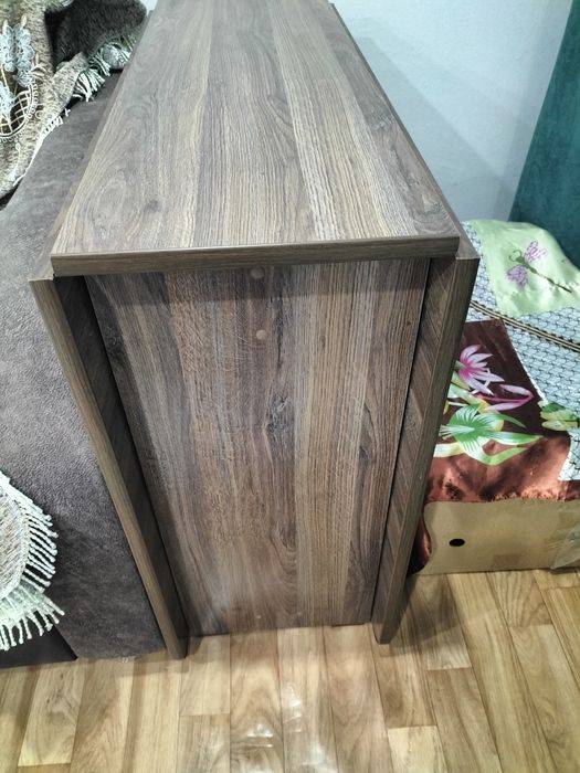 Продам стол книжка