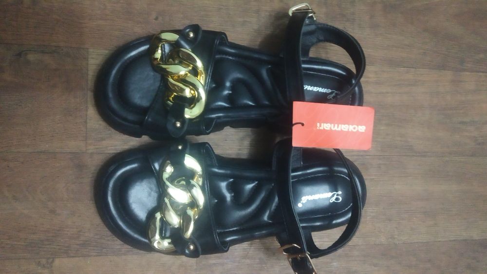 Продам женские шлепки летние новые  недорого