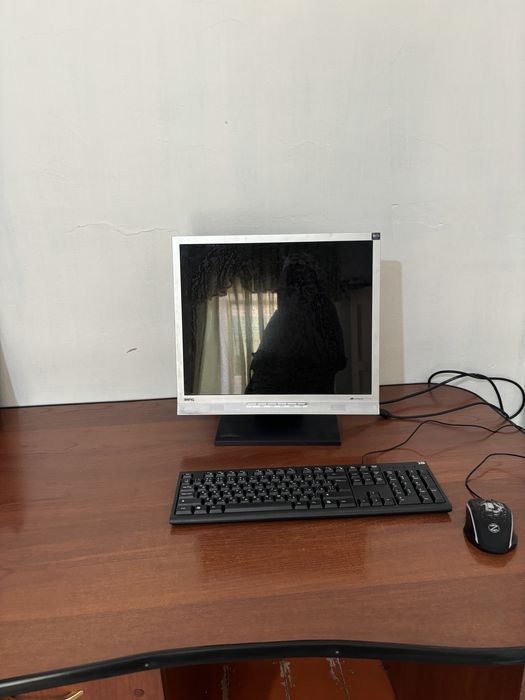 Компьютер столымен сатылады