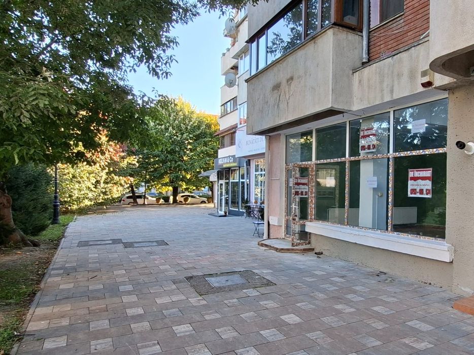 Spațiu comercial central de închiriat în Comănești