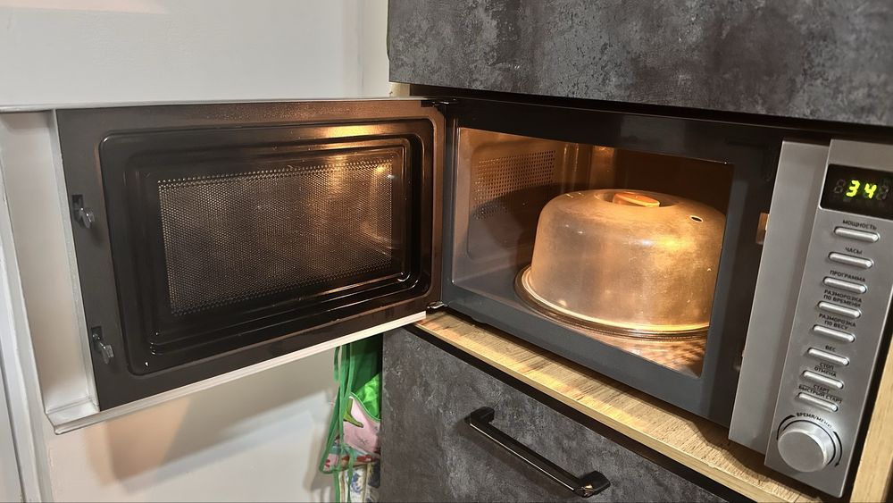 Продаю микроволновую печь