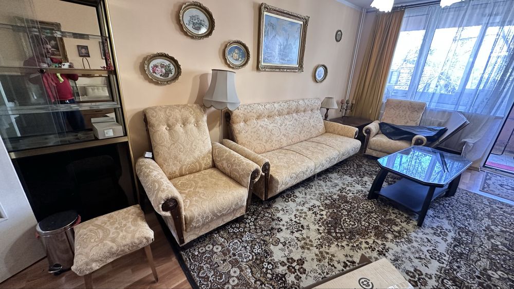 Нова винтидж холна гарнитура с дърворезба