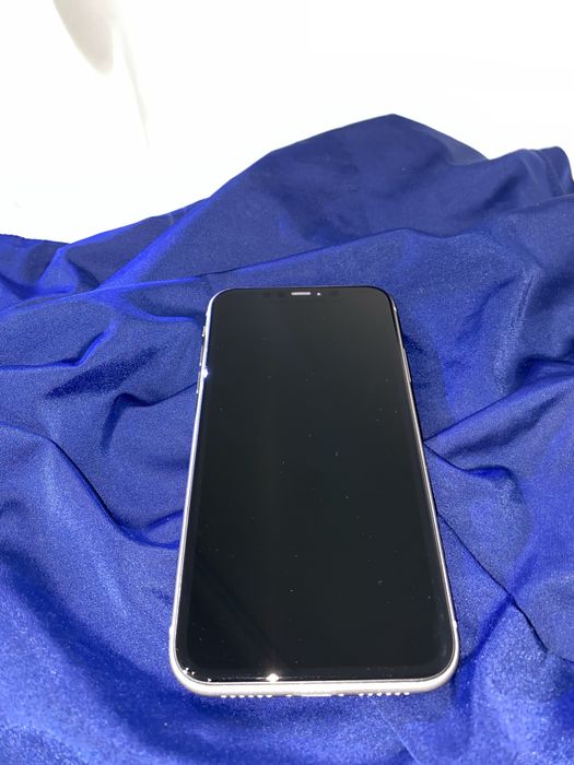 iPhone 11 64 ГБ, белый, идеальное состояние
